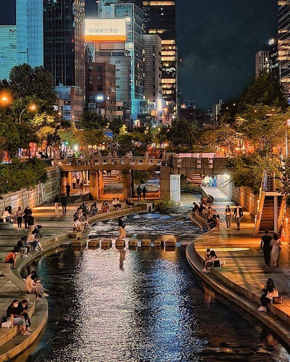 sungai Cheonggyecheon (instagram.com/hotpickorea/)