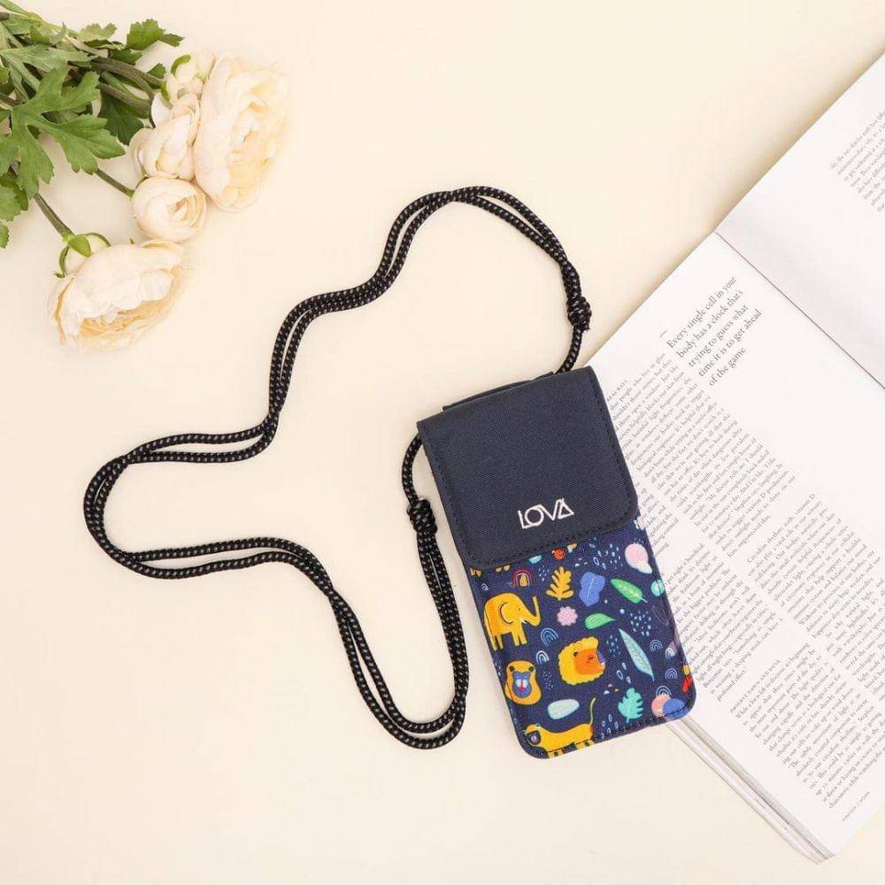 Poppy Phone Bag Navy dari Lova (instagram.com/lova.id)