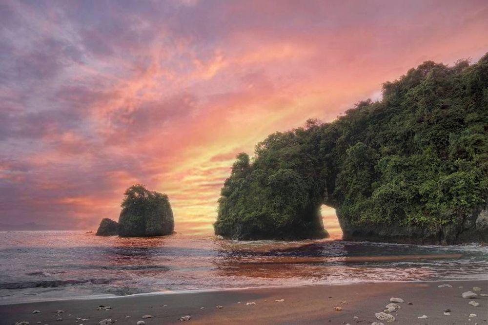 10 Suguhan Eksotis Pantai Licin, Pesonanya Cantik nan Menawan