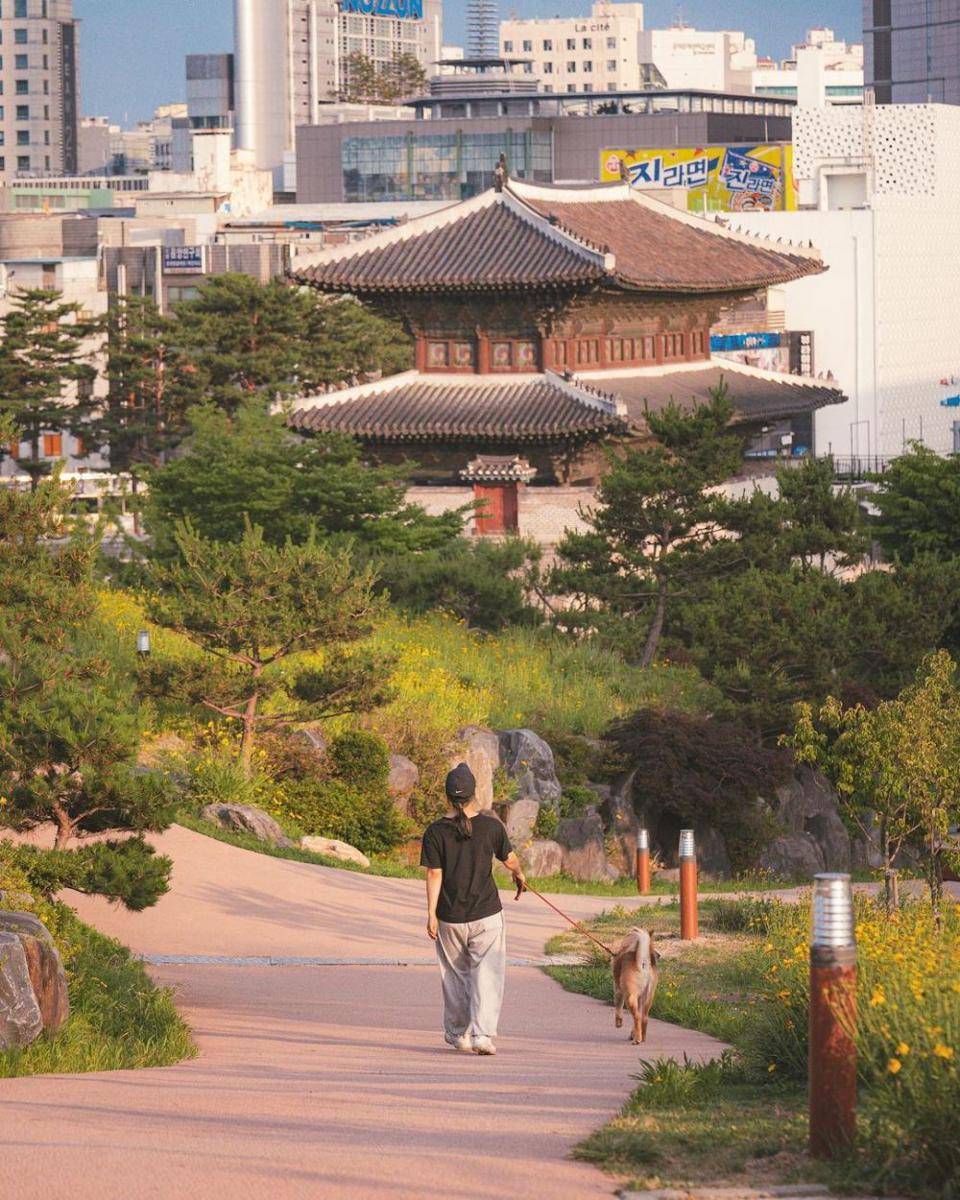 kawasan Dongdaemun (instagram.com/ihnstaphoto/)