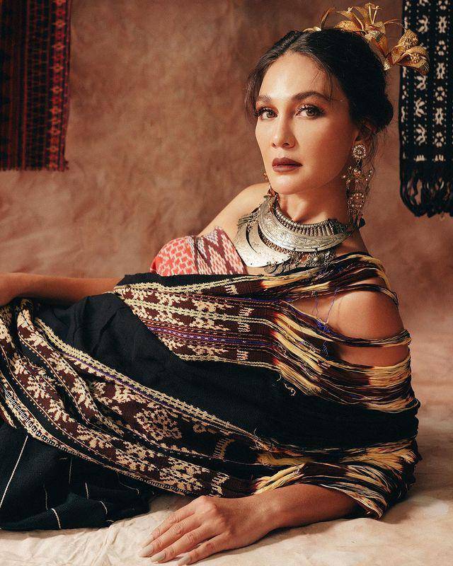 Luna Maya (instagram.com/doleytobing)