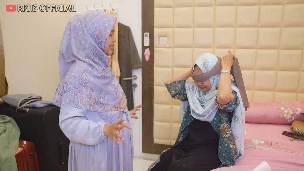 kejutan Ria Ricis untuk ibunda (youtube.com/riaricis1795)