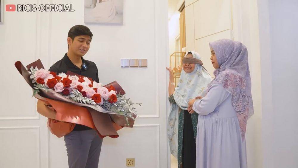 kejutan Ria Ricis untuk ibunda (youtube.com/riaricis1795)
