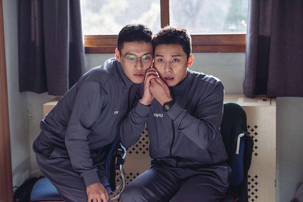 Kang Ha Neul dan Park Seo Joon di Midnight Runners (dok. Lotte Entertainment/Midnight Runners)