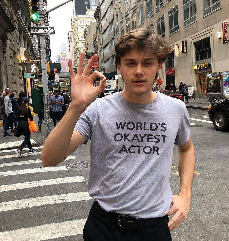 potret Christopher Briney (instagram.com/chrisbiney_)