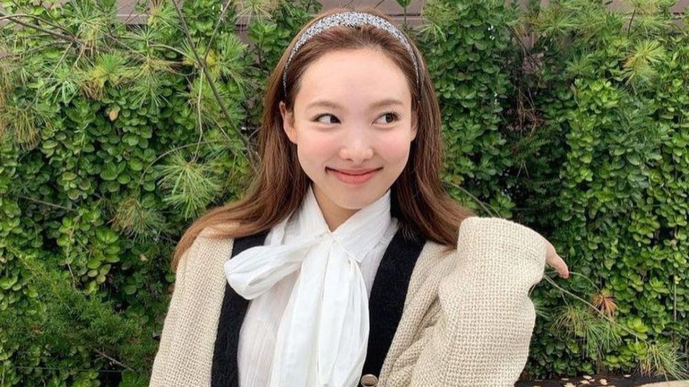 10 Ide OOTD ala Nayeon Twice yang Cocok untuk Kuliah, Preppy Look!