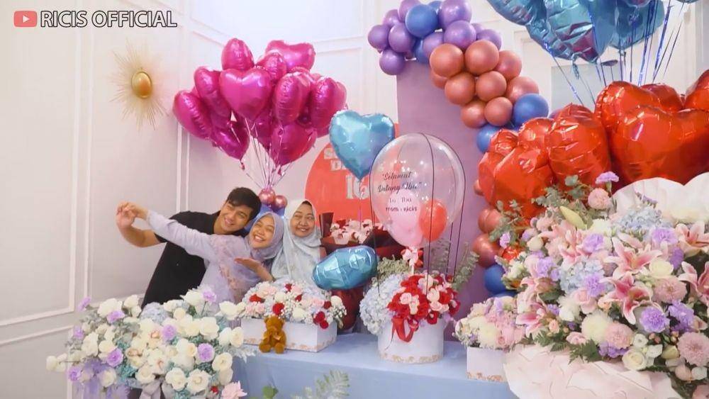 kejutan Ria Ricis untuk ibunda (youtube.com/riaricis1795)