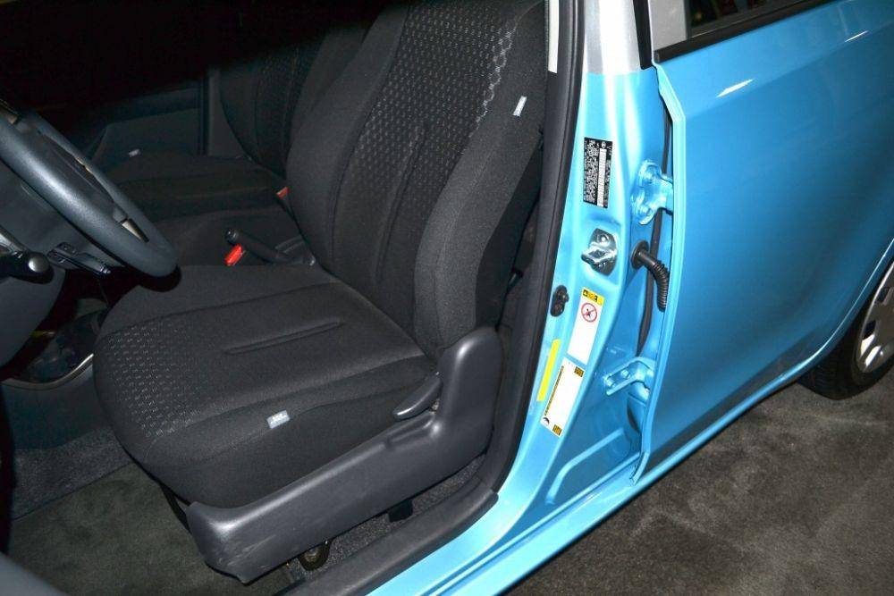 Ilustrasi jenis airbag Seat Cushion Airbag yang posisinya tersembunyi di bawah jok (www.universityofextrication.com)