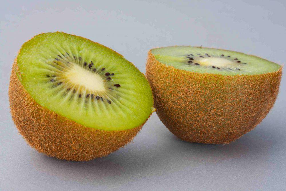 ilustrasi buah kiwi (Unsplash/engin akyurt)