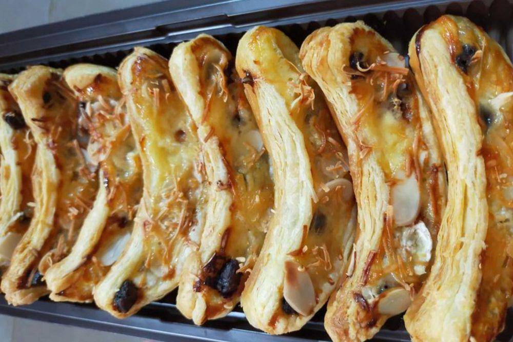banana milk crispy (instagram.com/depia.87)