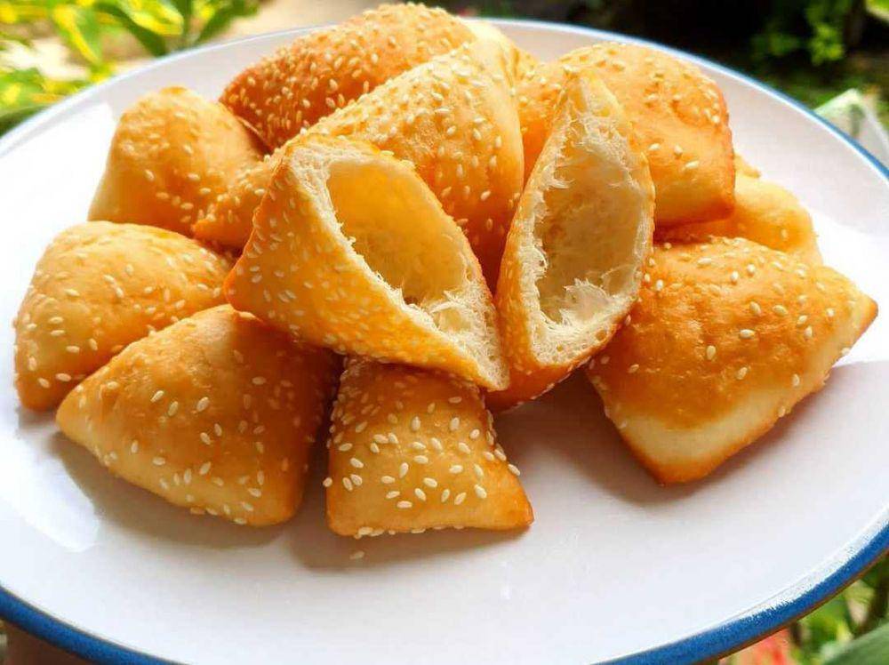 Roti bantal wijen (instagram.com/lukytapratiwi)