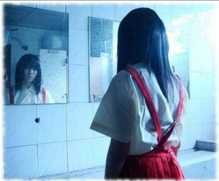 ilustrasi hantu Hanako-san (aminoapps.com)