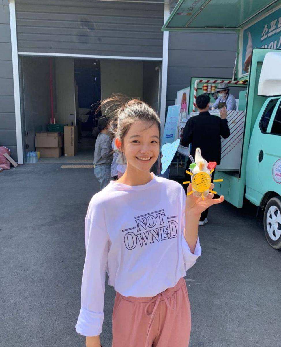 pemeran Min Seon Ah versi muda (instagram.com/somebody_kim_ah_song)