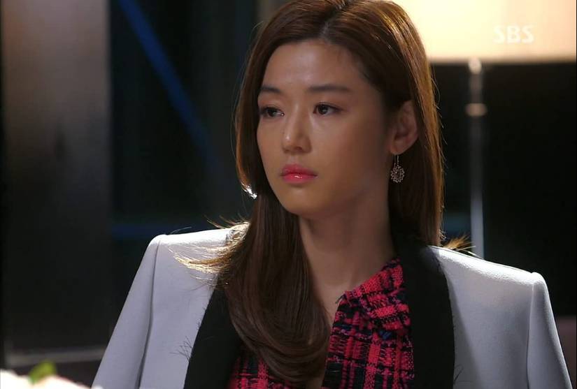 Jun Ji Hyun sebagai Cheon Song Yi dalam My Love From The Star (2013) (imdb/My Love From The Star)