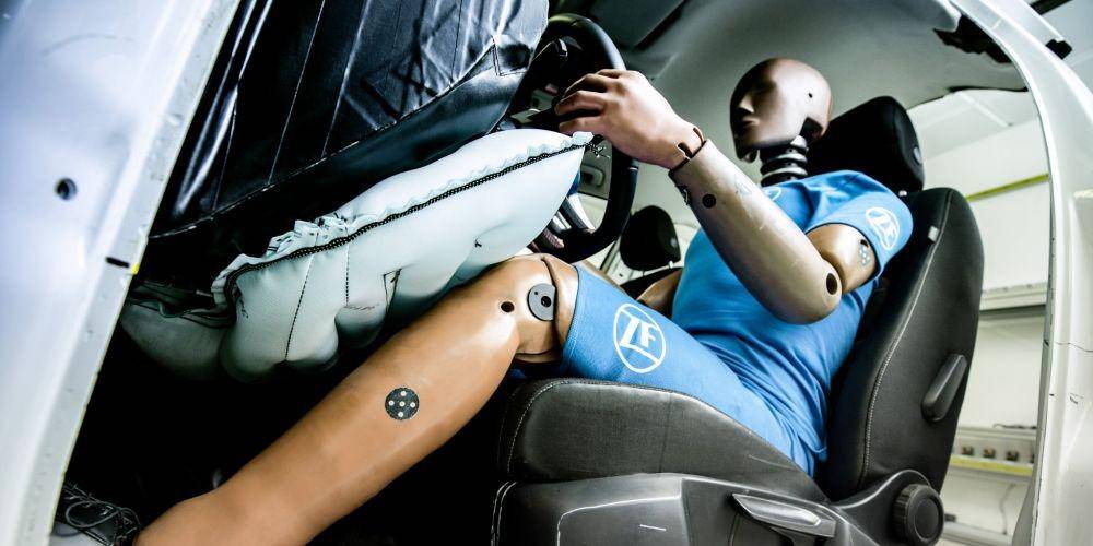Ilustrasi jenis airbag Knee Airbag (www.zf.com)