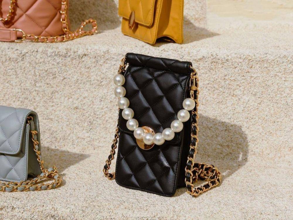 Camille Phone Bag dari Merche (instagram.com/merche.id)