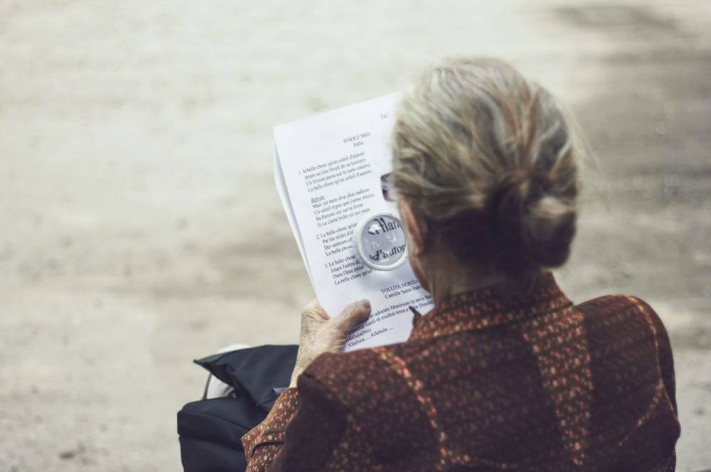 ilustrasi pasien Alzheimer (unsplash.com/Clément Falize)