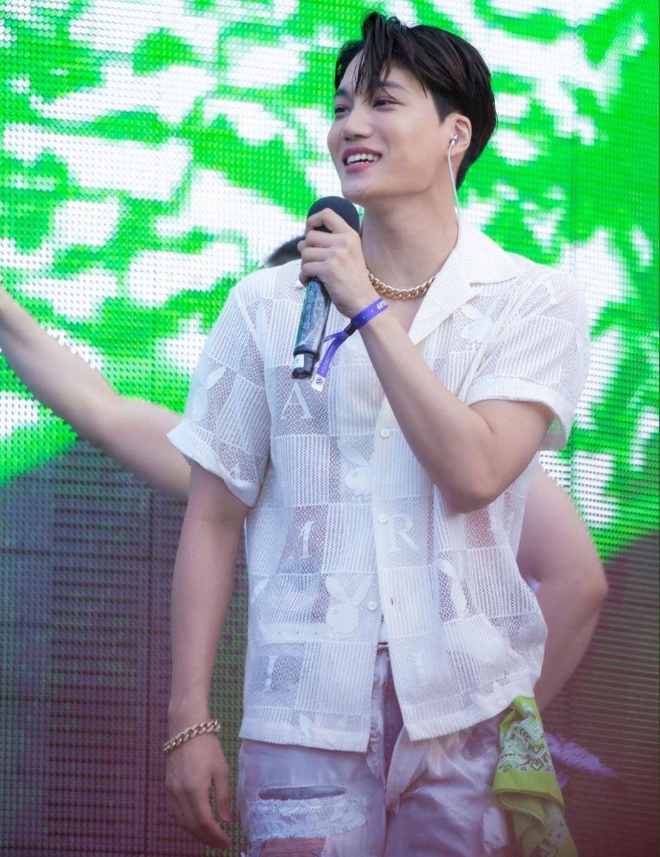 Kai EXO (https://www.twitter.com/Runafi/)