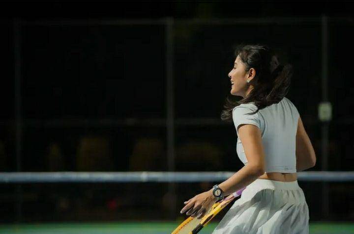 Potret Dian Sastro saat bermain tenis. Instagram.com/therealdisastr