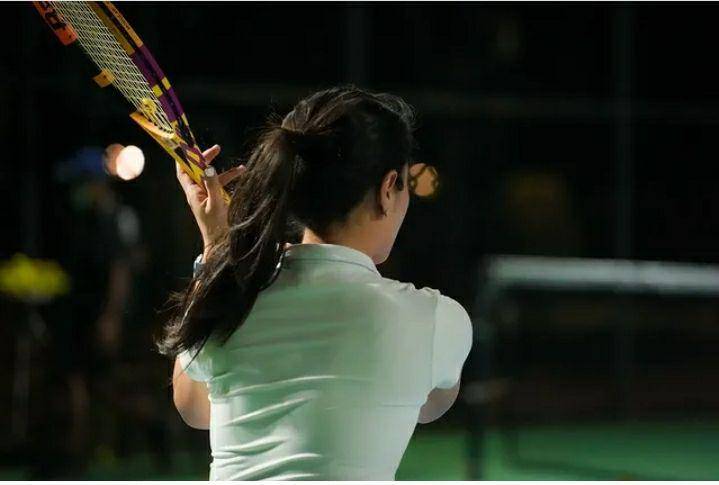 Potret Dian Sastro saat bermain tenis. Instagram.com/therealdisastr