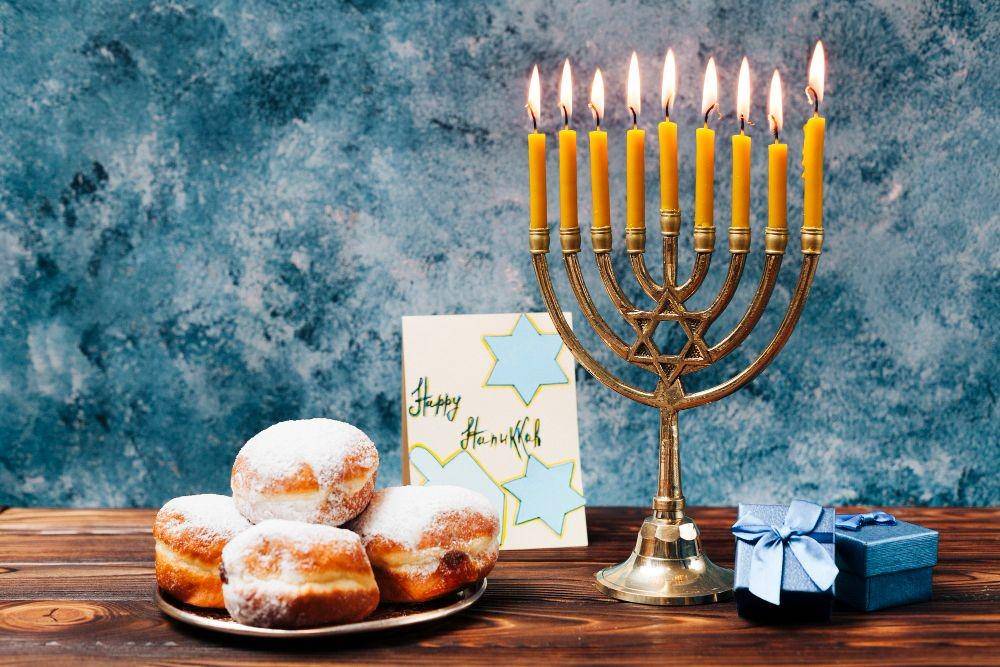 apa itu hanukkah? (Freepik.com/Freepik)