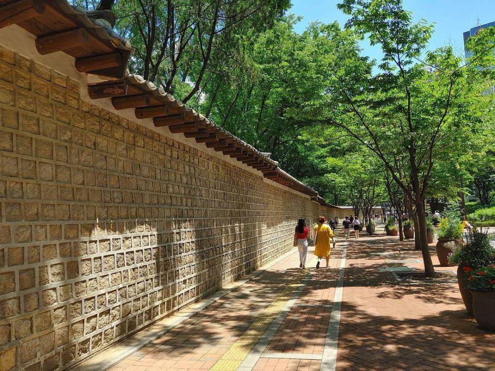 potret Deoksugung Palace Stonewall Walkway (instagram.com/deoksugung_korea)