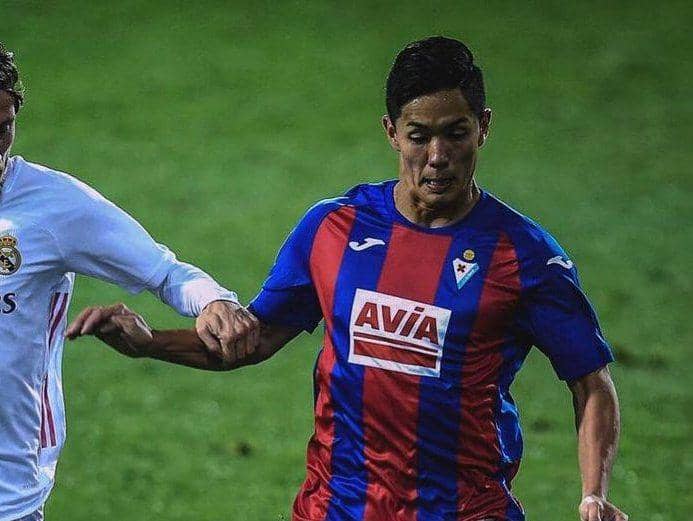 Yoshinori Muto berseragam Huesca (instagram.com/yoshinori_muto_09)