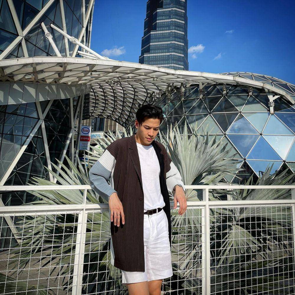 inspirasi outfit hangout ala March Chutavuth (instagram.com/marchutavuth)