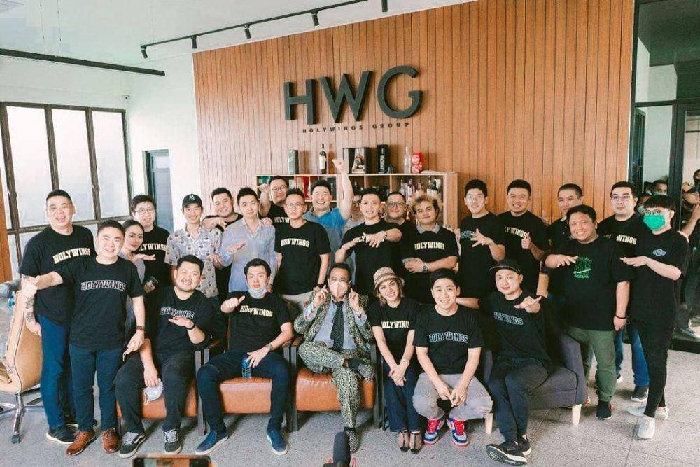 Nikita Mirzani dan Hotman Paris saat bergadung dengan Holywings Group. (instagram.com/nikitamirazanImawardi_172)