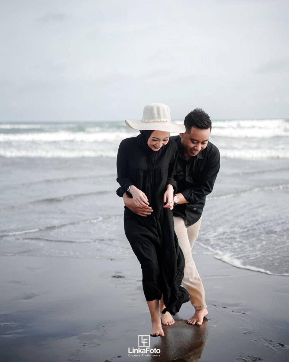 ide prewedding di pantai (instagram.com/preweddingstyle)
