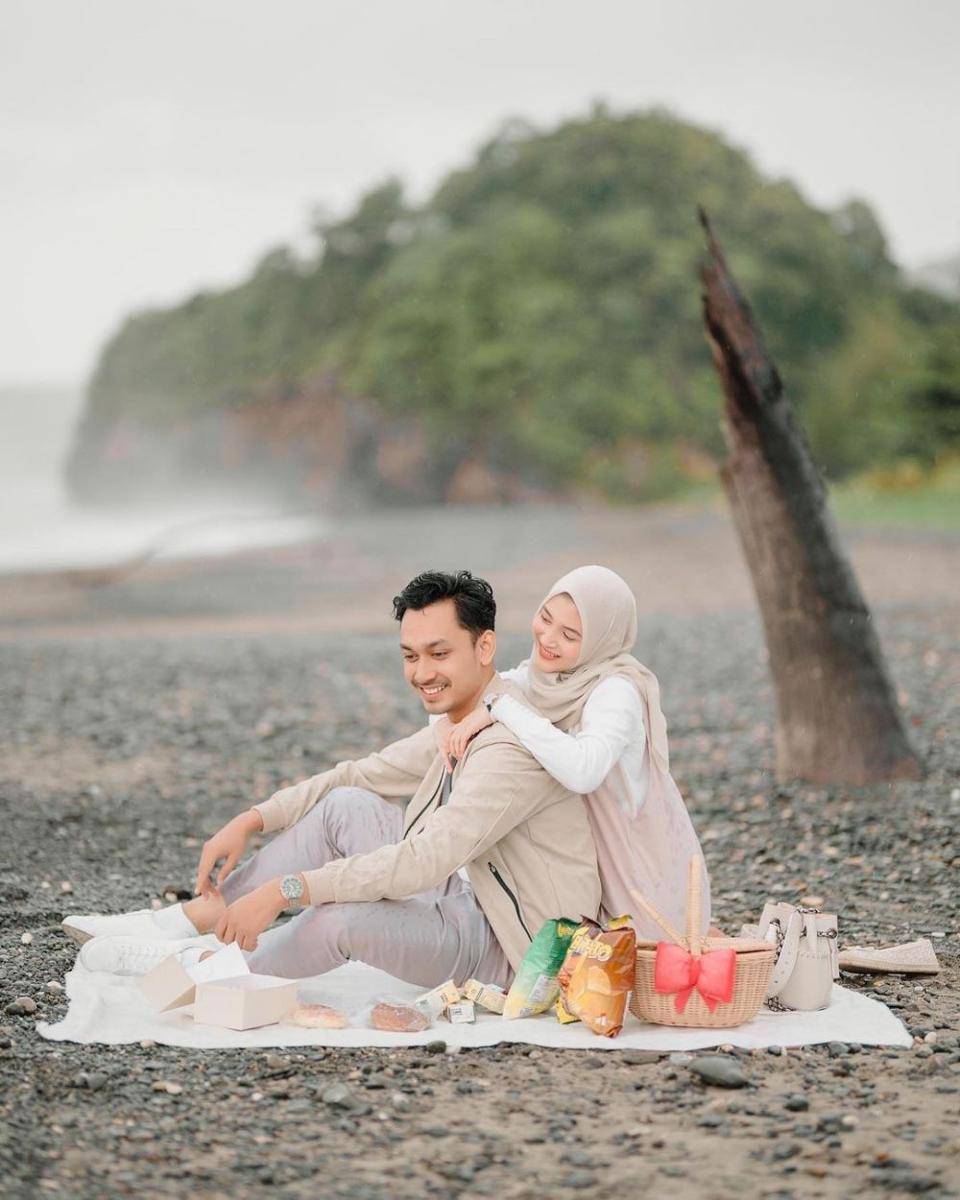 ide prewedding di pantai (instagram.com/preweddingstyle)