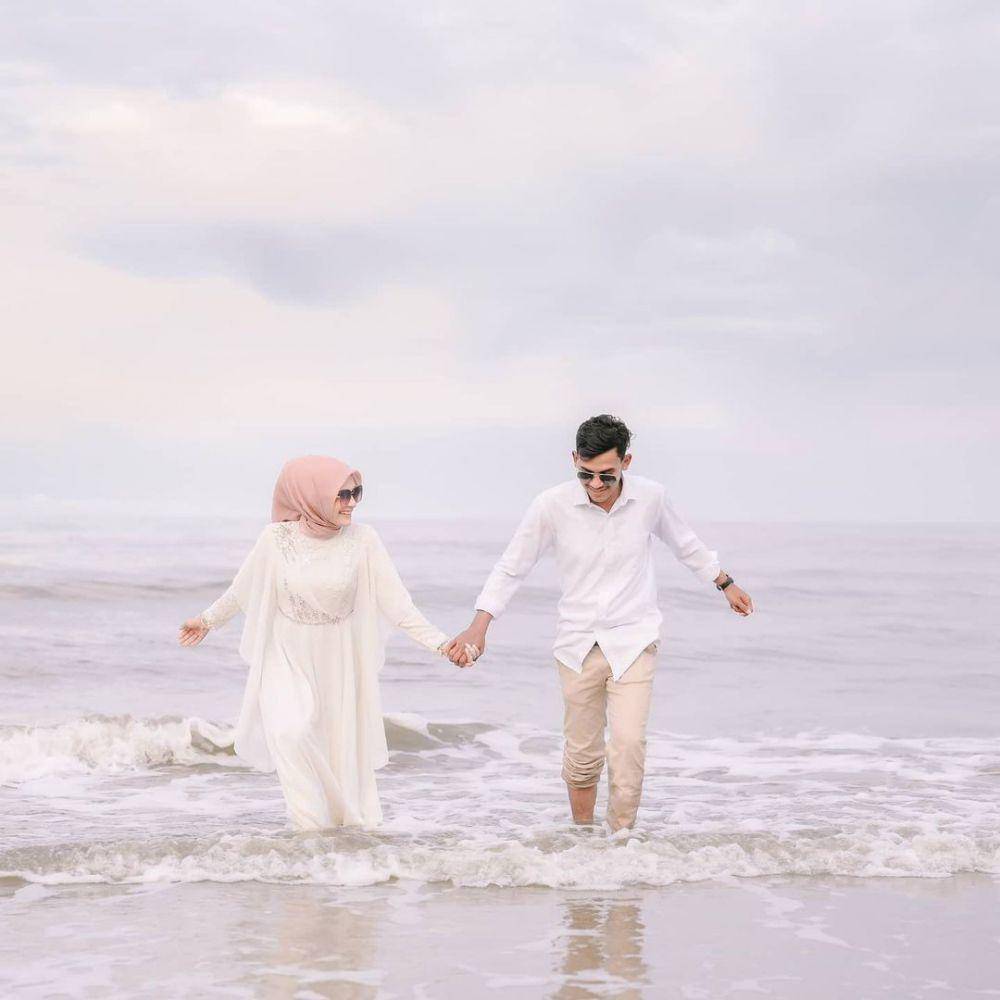ide prewedding di pantai (instagram.com/preweddingstyle)