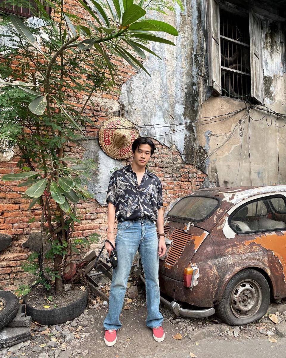 inspirasi outfit hangout ala March Chutavuth (instagram.com/marchutavuth)