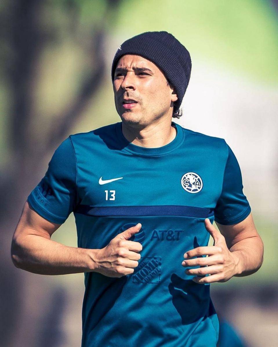 Guillermo Ochoa dalam sesi latihan Club America (instagram.com/yosoy8a)