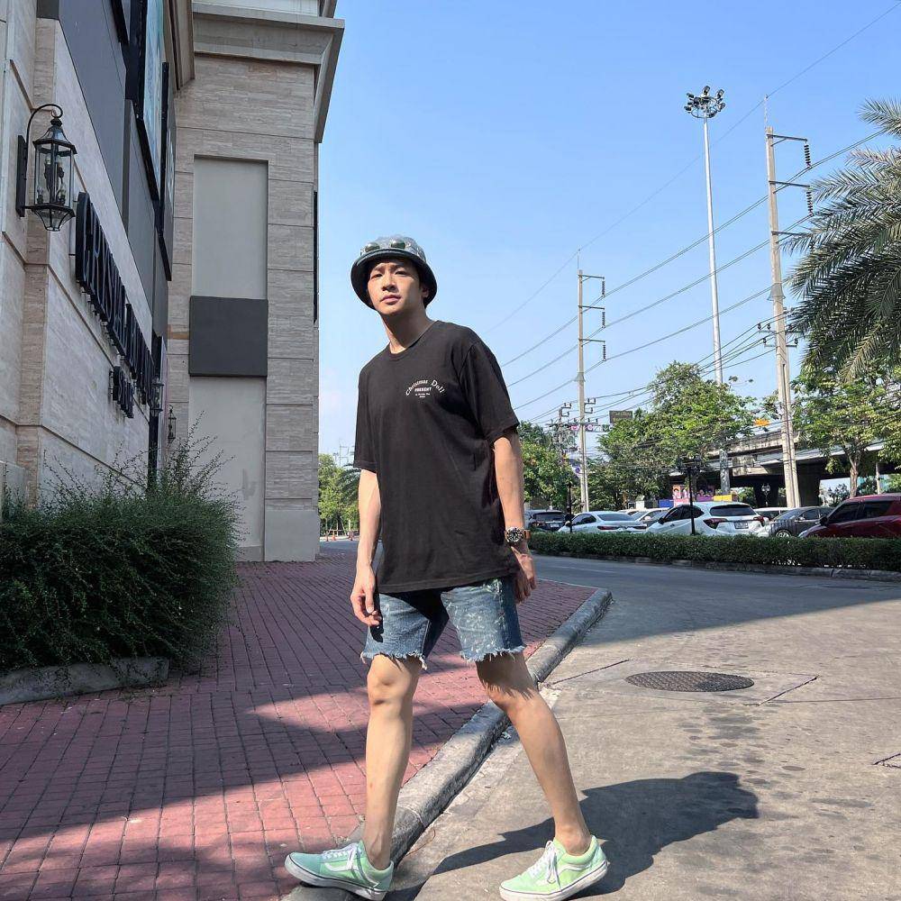 inspirasi outfit hangout ala March Chutavuth (instagram.com/marchutavuth)