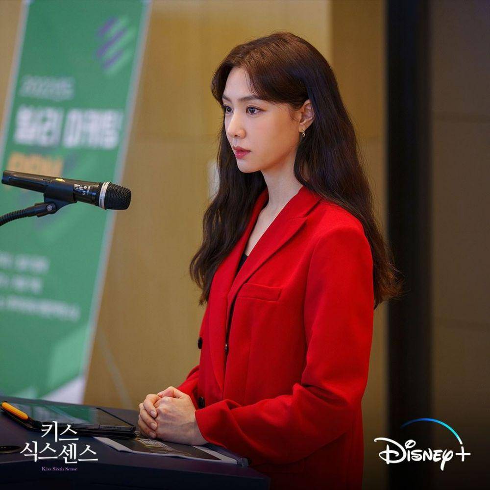 Seo Ji Hye di drama Kiss Sixth Sense (instagram.com/disneypluskr)