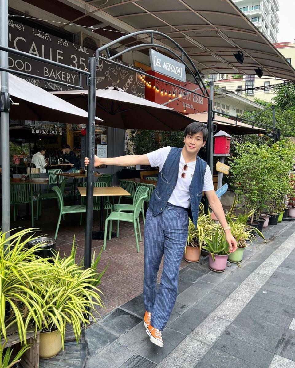 inspirasi outfit hangout ala March Chutavuth (instagram.com/marchutavuth)