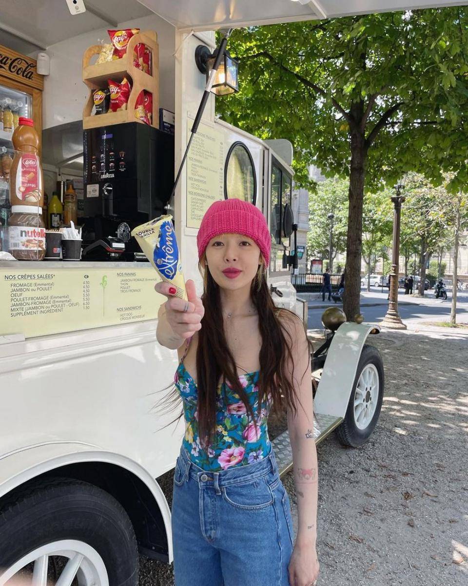 outfit cewek kue ala Hyuna (instagram.com/hyunah_aa)