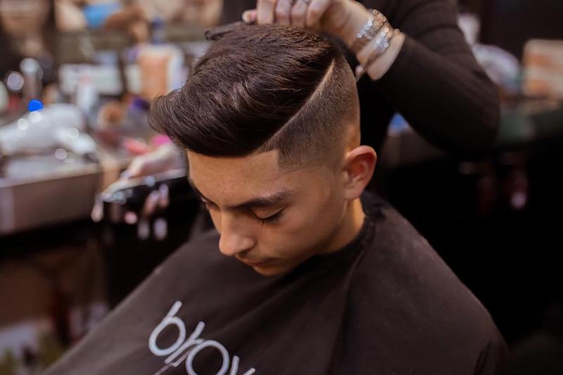 5 Perbedaan Salon dan Barbershop dari Biaya hingga Fasilitas