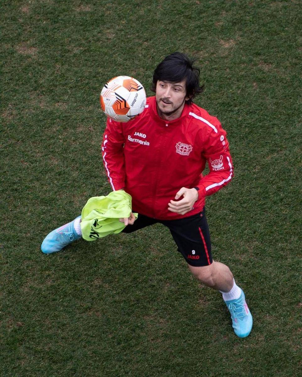 Sardar Azmoun bersama Bayer Leverkusen (instagram.com/sardar_azmoun)