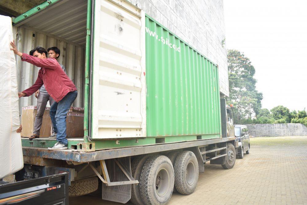 Gak Pake Mahal, Jasa Angkut Barang Pakai Container Cuma Rp2.500 Per Kg