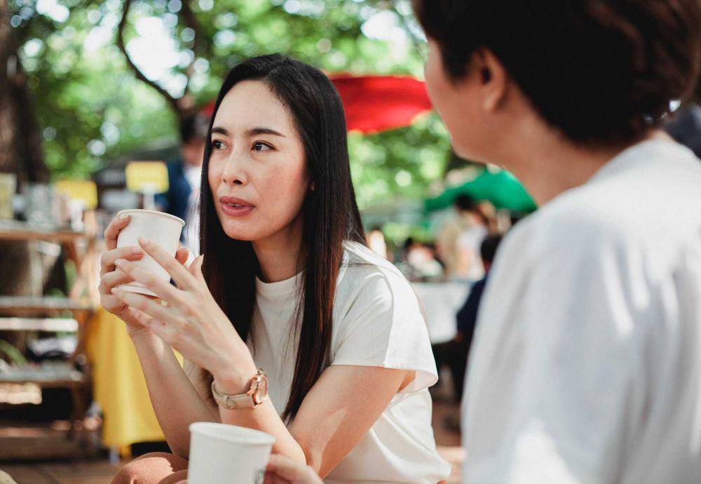 ilustrasi mendengarkan dengan seksama (pexels.com/Sam Lion)
