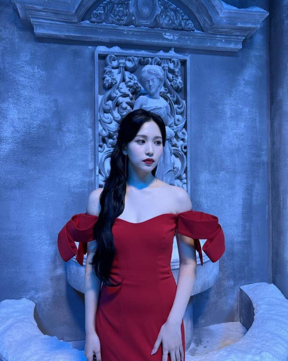 Mina TWICE (instagram.com/twicetagram)