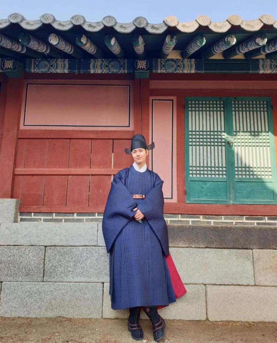 Lee Tae Ri (instagram.com/tae_rii_)