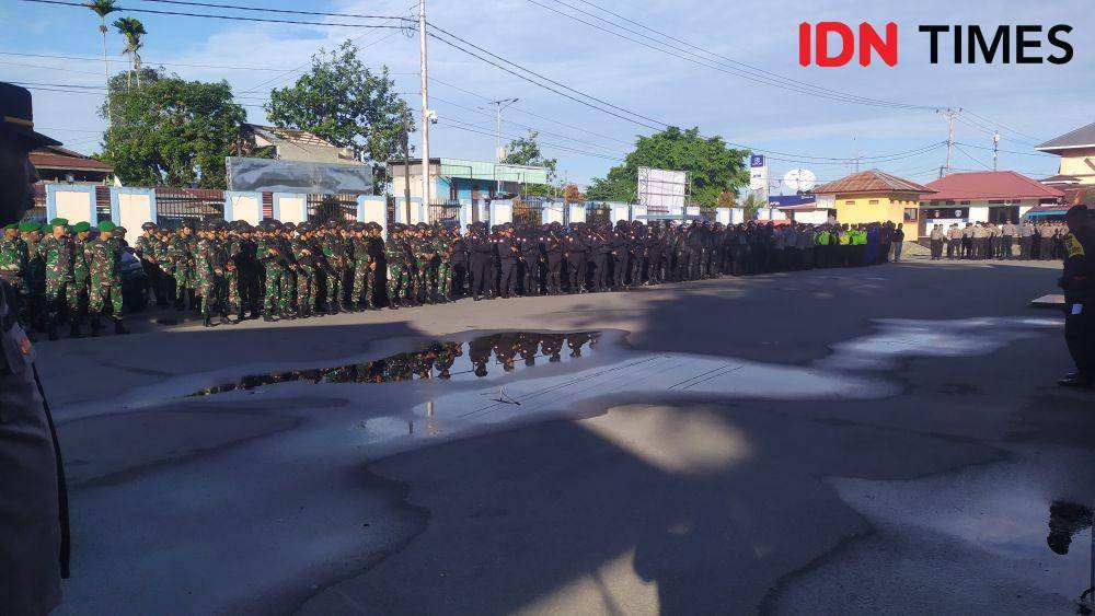 Aparat gabungan TNI Polri saat melaksanakan apel pengamanan dalam rangka penetapan UU pembentukan DOB Ricky Lodar/ IDN Times