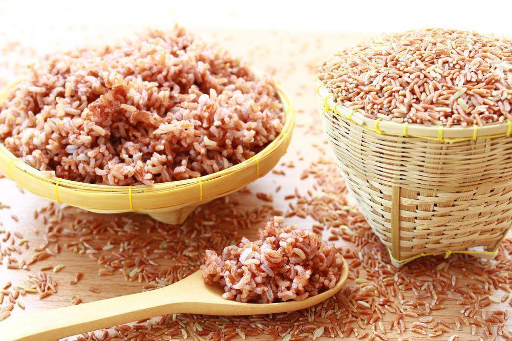 6 Cara Memasak Beras Merah agar Enak dan Pulen, Dijamin Tidak Keras