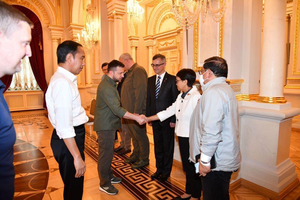Presiden RI Jokowi bertemu dengan Presiden Ukraina Volodymyr Zelenskyy (dok. Sekretariat Presiden)