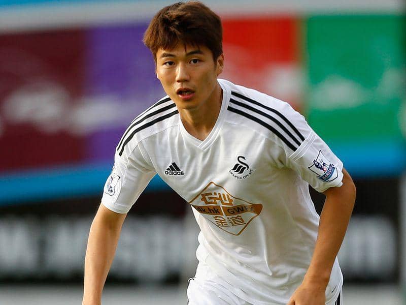 Ki Sung Yueng berseragam Swansea City (skysports.com)