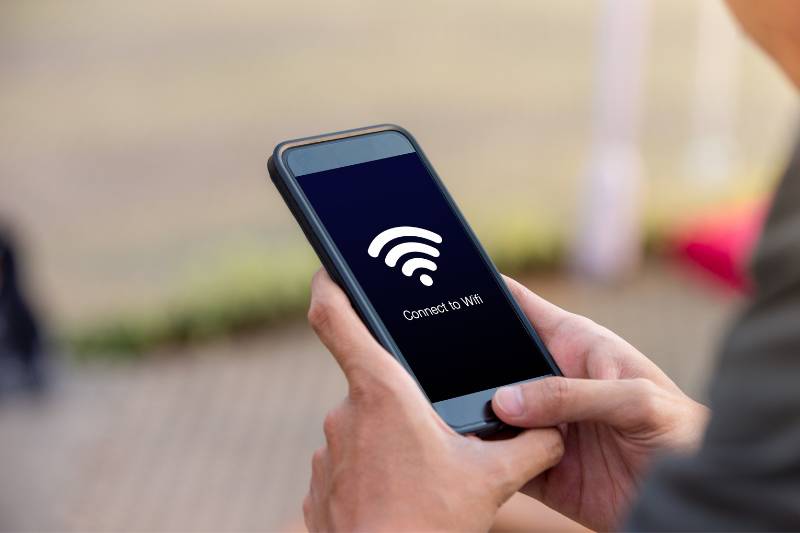 Koneksi internet terputus sebagai penyebab saldo ShopeePay tidak masuk (canva.com)