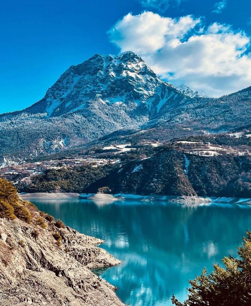 potret Lac de Serre-Poncon (instagram.com/lauraj.martin)